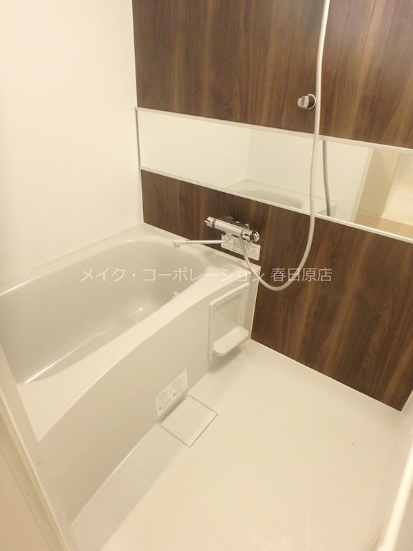 写真は同型タイプ グランメゾン春日 風呂画像