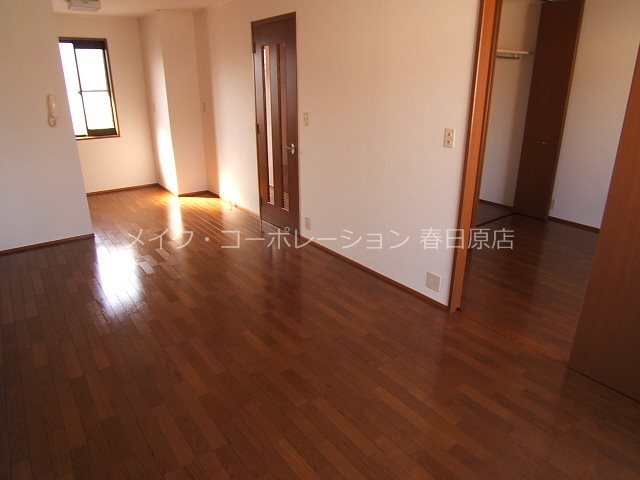 写真は同型タイプ サティ春日Ⅱ リビング