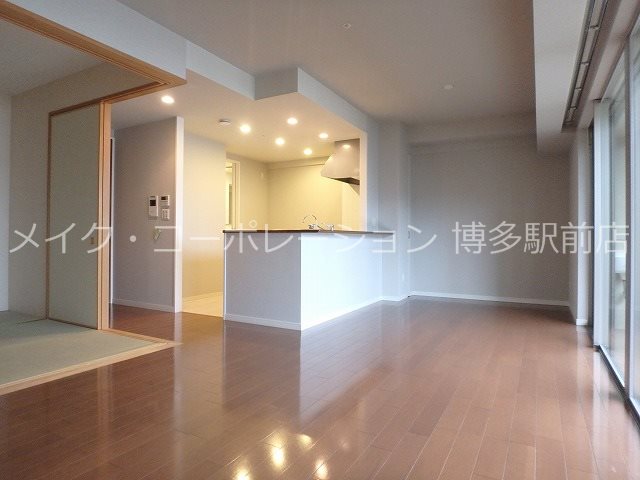 ジオ・イニシア博多駅前 リビング