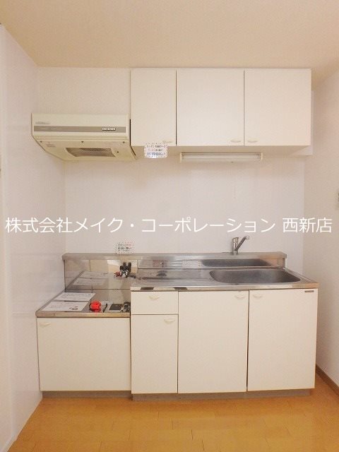 アーバン西新南 キッチン