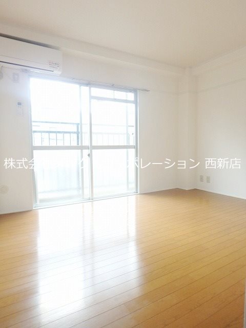 アーバン西新南 ベッドルーム