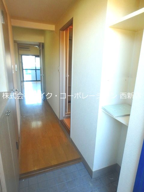 メルクリオ西新 玄関