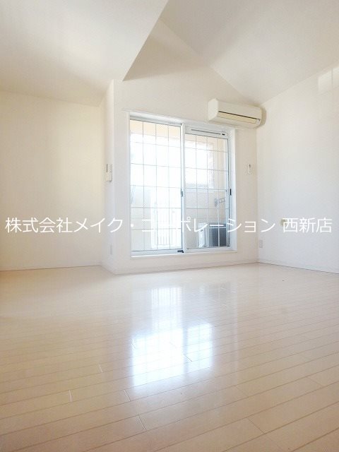 リブレア姪浜駅北 リビング