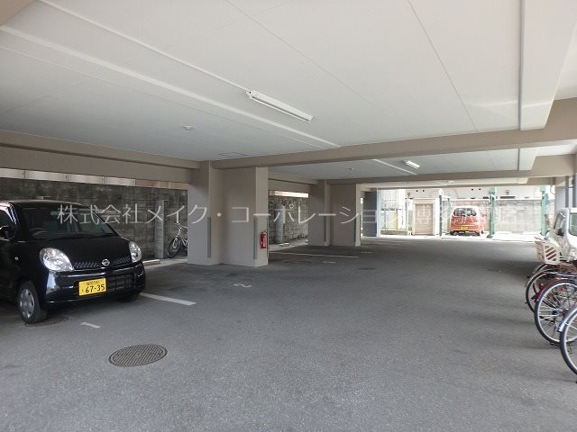 プレジュール99 駐車場