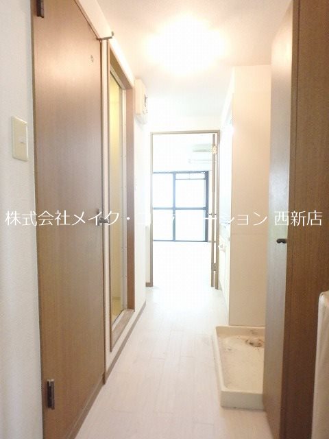 リバティ西新館 玄関