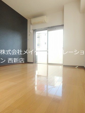 サムティタワーズ愛宕～ネット無料～ リビング