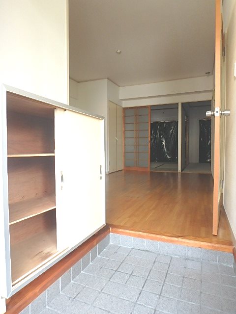 グランド平尾 玄関