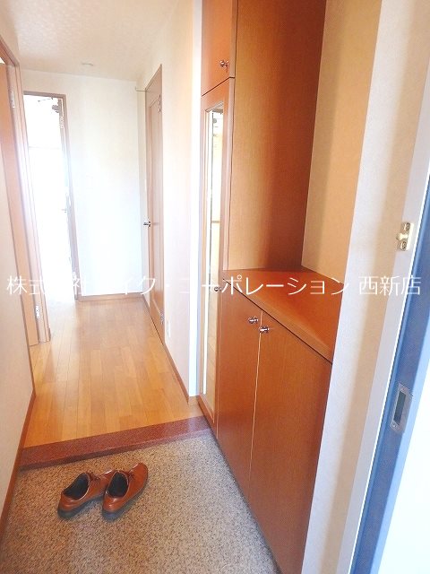 アヴァンセーヌ西新 玄関