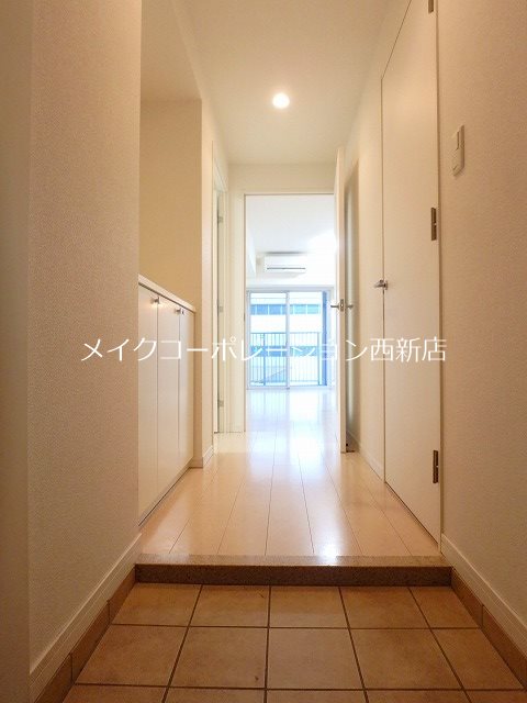 レジディア西新【Kタイプ】 玄関
