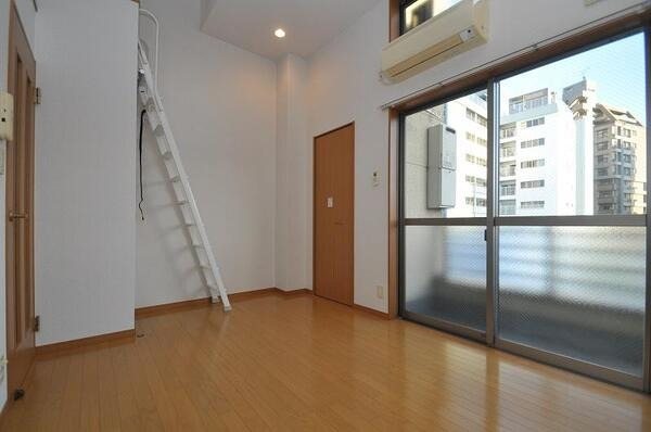 イル・グラッツィアマリーナⅣ リビング