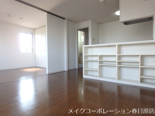 ロイヤルブルーB棟   リビング