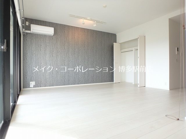 ※写真は棟内別部屋参考写真 ロールベール博多駅前 リビング
