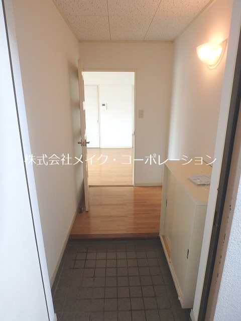 玄関 ホワイトハウス干隈 玄関