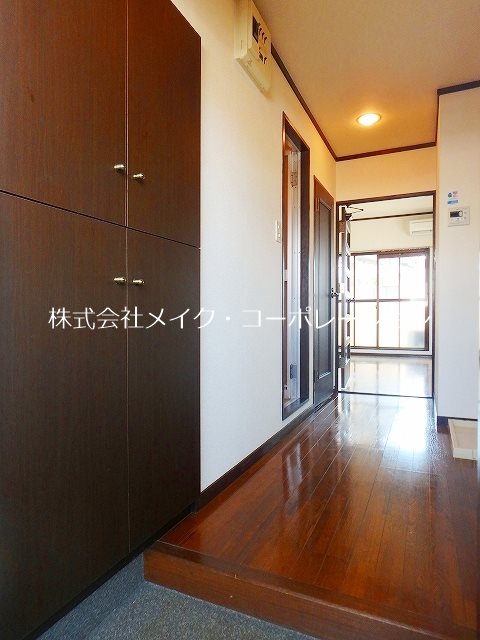 ロマネスク城南第2 玄関