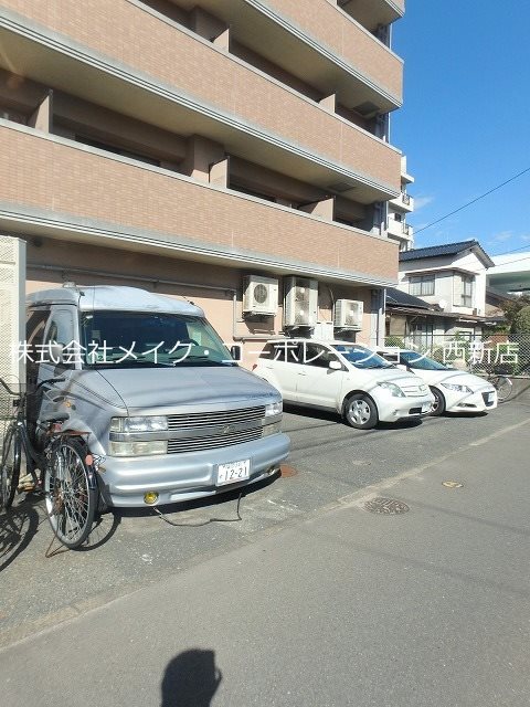 ラフィネ荒江～ネット無料～ 駐車場
