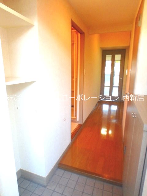 メルクリオ西新 玄関