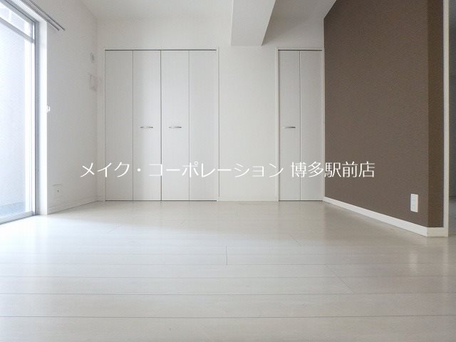 第1よしみビル リビング