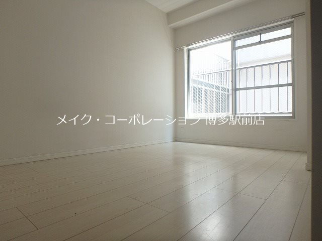 第1よしみビル ベッドルーム