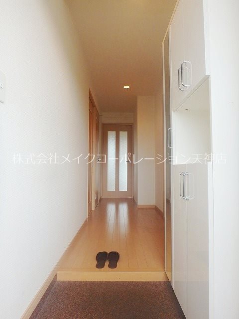 エクセルシオ平和 玄関
