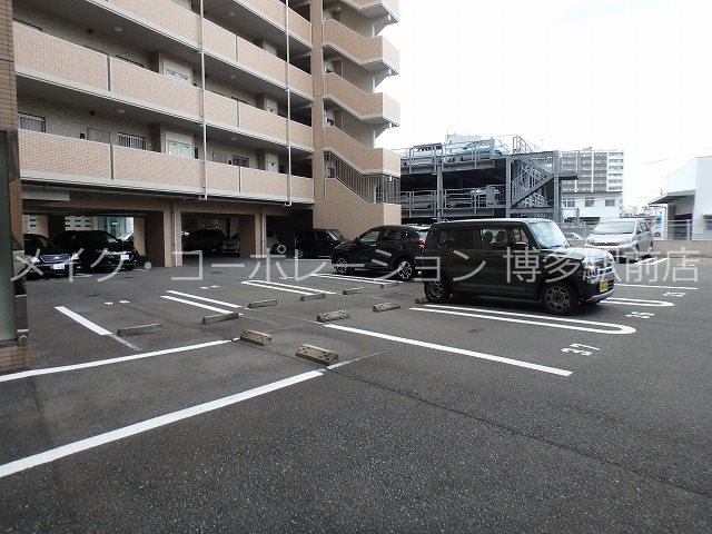 第4ケイコーマンション竹下 駐車場