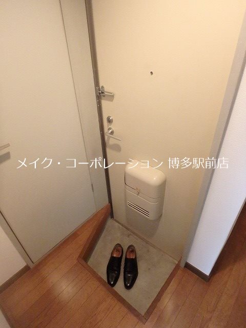 クレセント博多 玄関