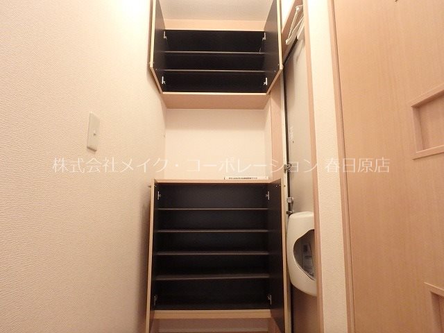 写真は反転タイプ シーゲルSuguA棟 玄関