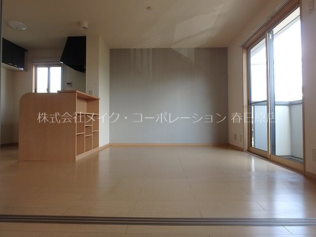 写真は反転タイプ シーゲルSuguA棟 リビング