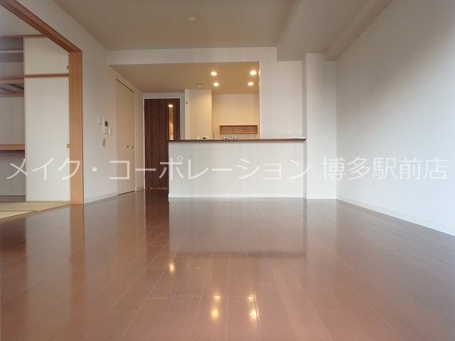 ジオ・イニシア博多駅前 リビング