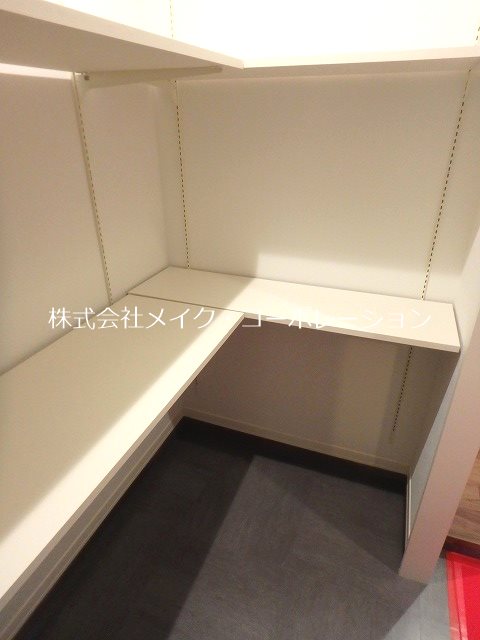 E・Maison Nishijin【旧八和ビル】  玄関
