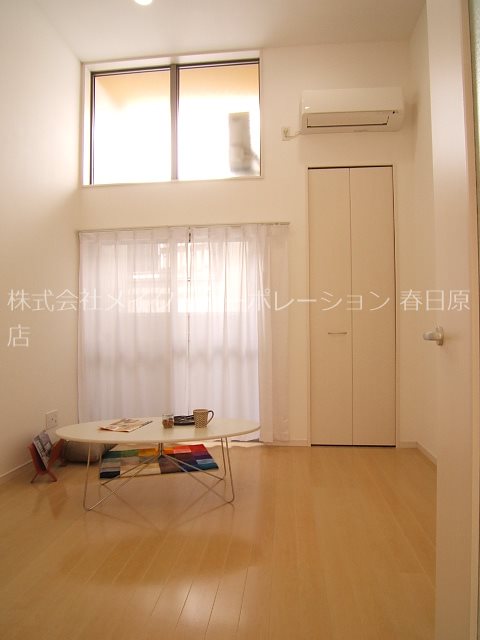 コモエスタ春日 リビング