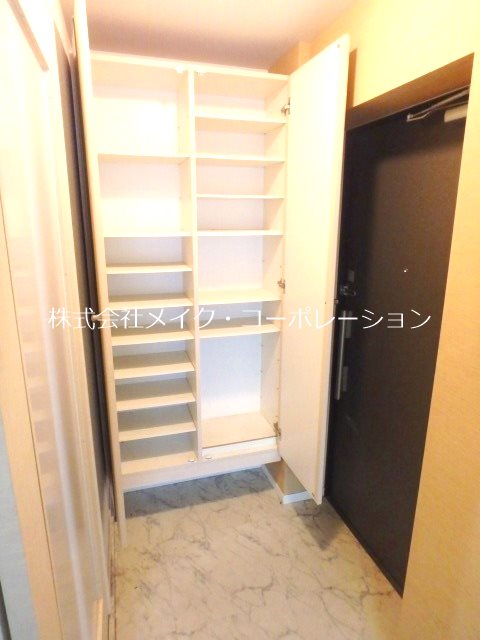 フォレスト荒江 玄関