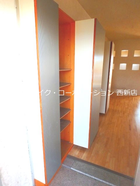 アミューゼエヴァ 玄関