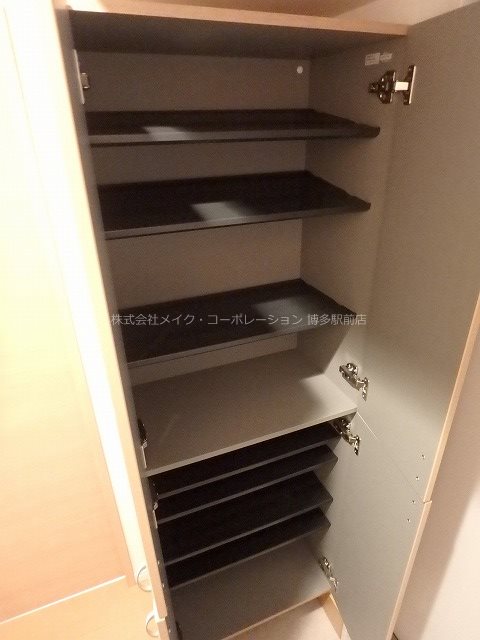ウインステージ博多駅南 玄関