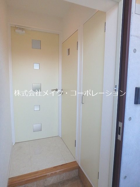 メゾネットリバティ 玄関
