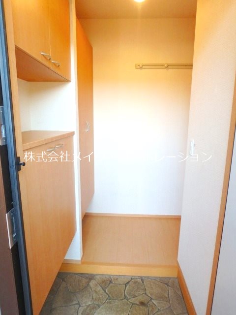 玄関 グローリアM A棟【オール電化】 玄関