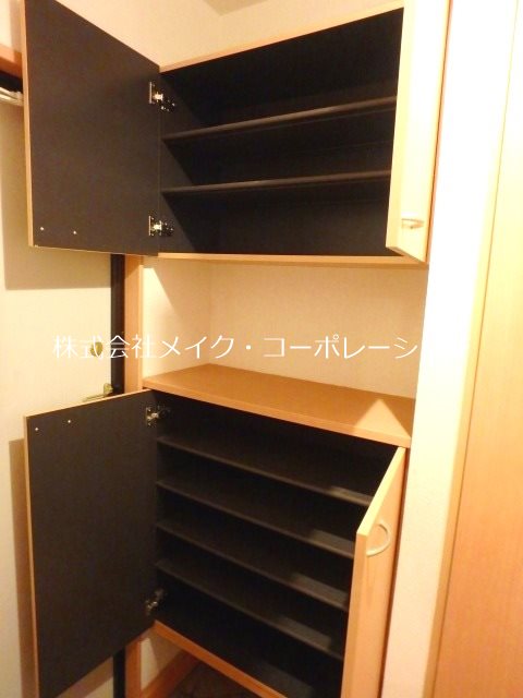 玄関 グローリアM A棟【オール電化】 その他8