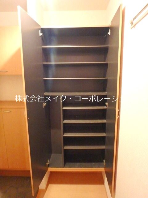 玄関 グローリアM A棟【オール電化】 その他9