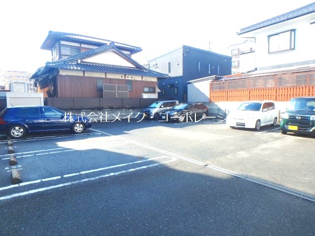 エトワールMIYA 駐車場