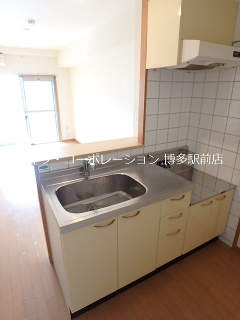 駅南Ⅴマルオカ キッチン