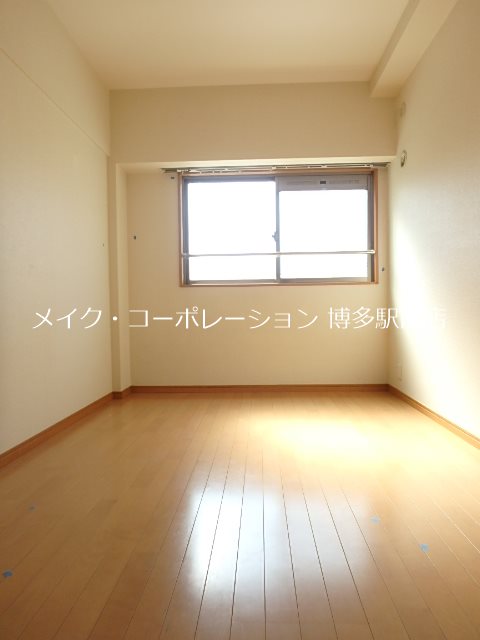 駅南Ⅴマルオカ ベッドルーム
