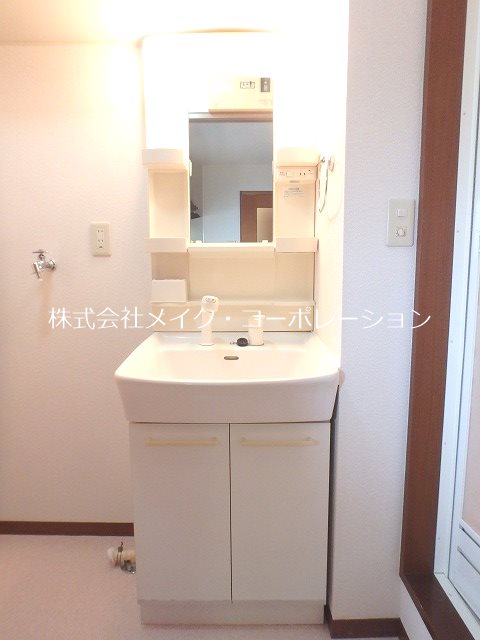 洗面所 フルールB棟~ネット無料~ その他2