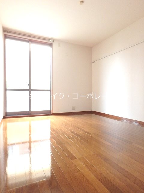 ベッドルーム フルールB棟~ネット無料~ ベッドルーム