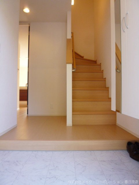 D-room春日 玄関