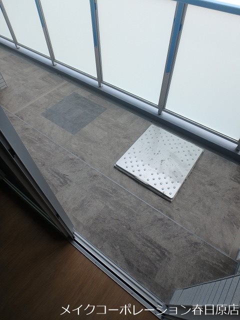 写真は同型タイプ Etincell ベランダ