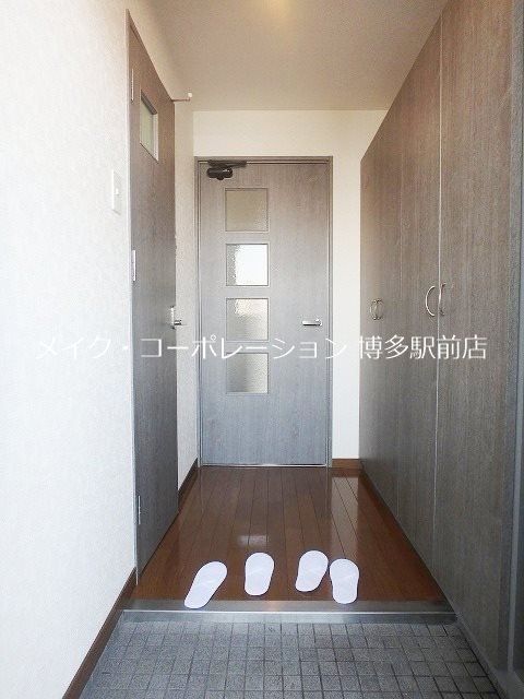 ロイヤル天神南 玄関