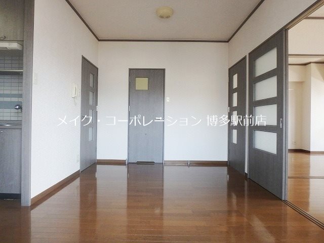 ロイヤル天神南 リビング