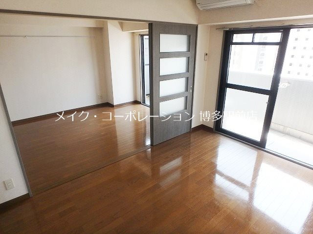 ロイヤル天神南 ベッドルーム