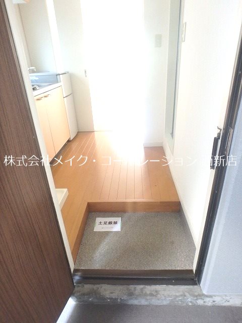 メゾン・ド・ウエストA 玄関