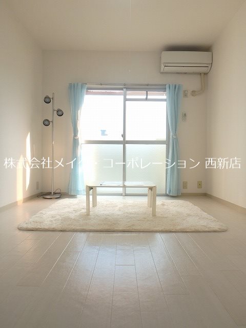 ハイム神松寺A リビング