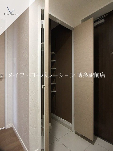 ロイヤルガーデン博多アネックス 玄関